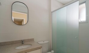 Basic Apartment | Bathroom - Full Stay in Condo With Pool Just 600 Meters From the Beach - Ccis (Florianópolis)