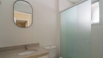 Basic Apartment | Bathroom