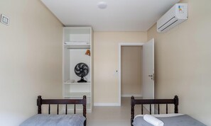 Basic Apartment | 2 bedrooms - Full Stay in Condo With Pool Just 600 Meters From the Beach - Ccis (Florianópolis)
