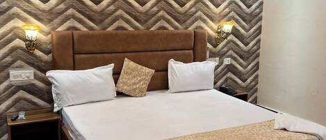 Deluxe tweepersoonskamer, balkon, uitzicht op stad | Gratis wifi, rolstoeltoegankelijk