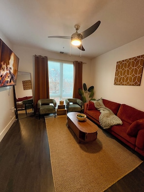 Smart TV - The Atlanta Luxe Nook 1Bd\1Bth (Atlanta)