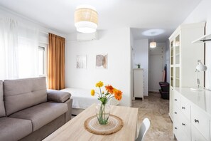 1 habitación, tabla de planchar con plancha, wifi y ropa de cama 