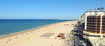 Studio 'San Felipe Neri Free Parking' with Sea View, Wi-Fi, and Air Conditioning