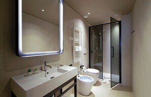 Chambre Double pour 1 personne | Salle de bain | Douche, articles de toilette gratuits, sèche-cheveux, bidet