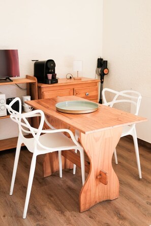 Dining - Altitude 1692 - Vue imprenable sur le Cambre d’Aze (Font-Romeu-Odeillo-Via)