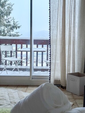 Interior - Altitude 1692 - Vue imprenable sur le Cambre d’Aze (Font-Romeu-Odeillo-Via)