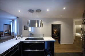 Interior - *Cours Mirabeau* Exceptional location* (Aix-en-Provence)