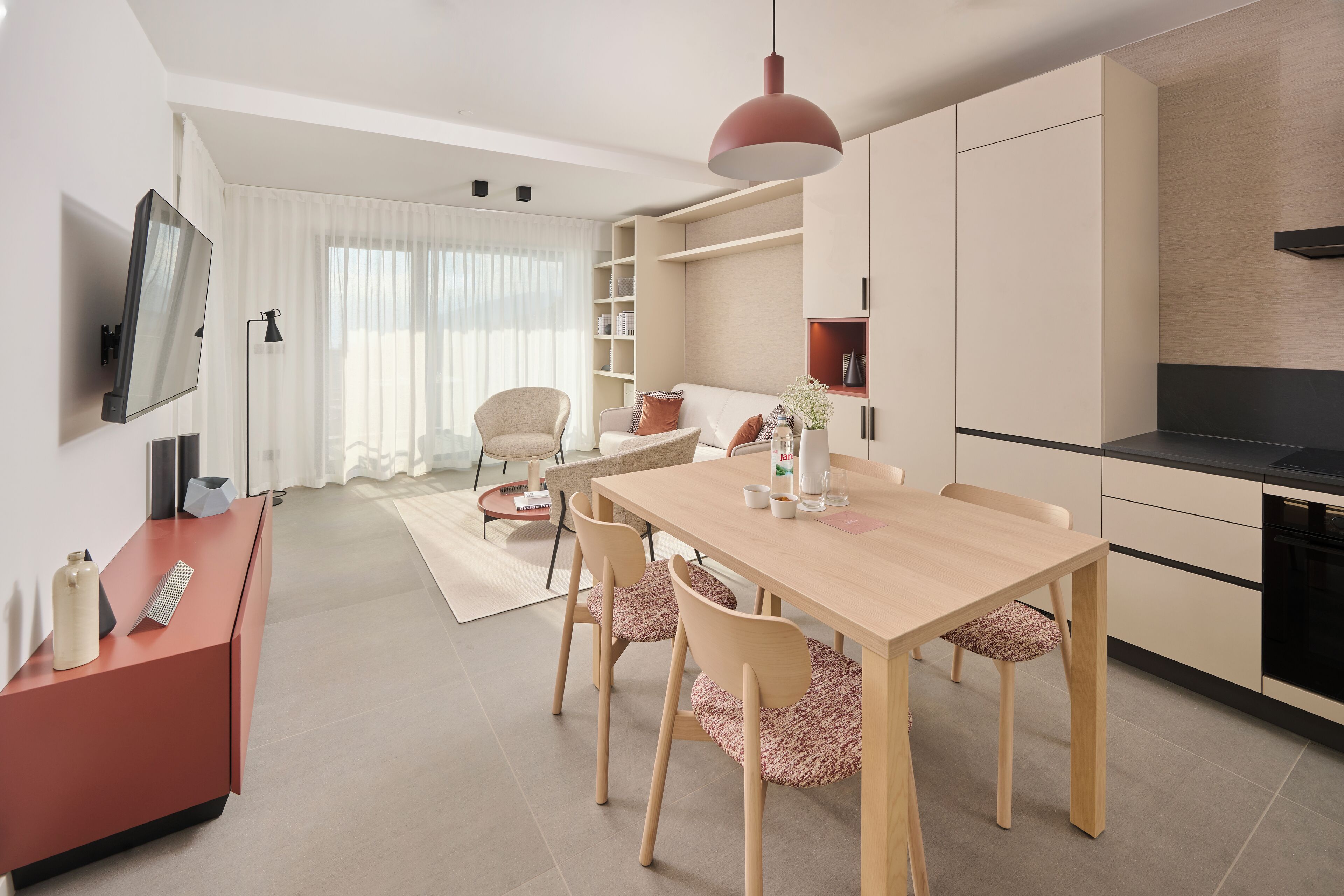 Coffres-forts dans les chambres, fer et planche à repasser