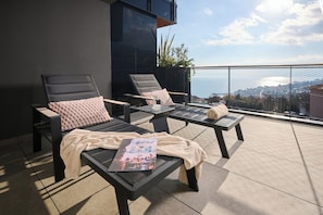 Apartment for 3 persons with sea view balcony | Coffres-forts dans les chambres, fer et planche à repasser