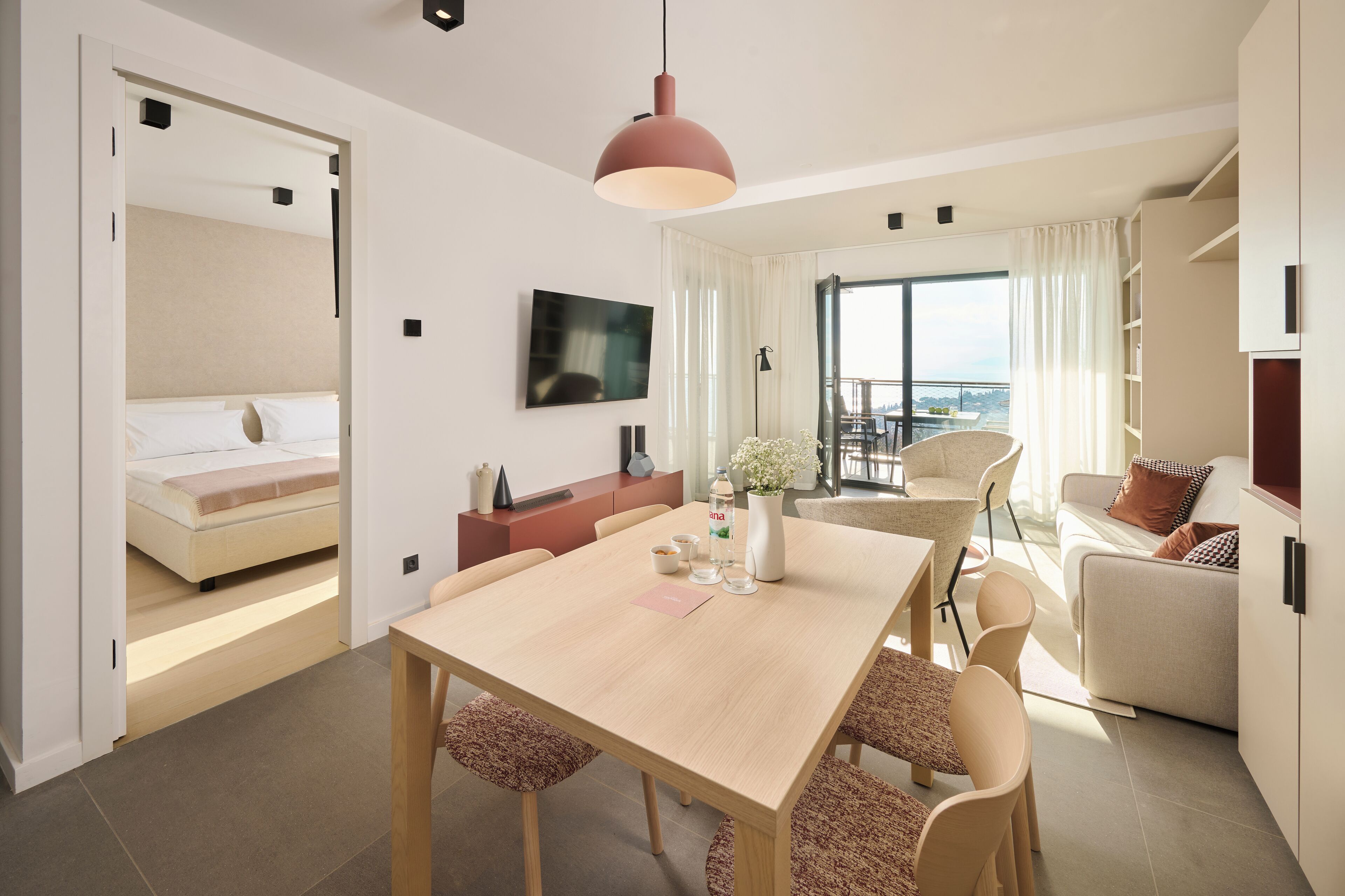 Apartment for 3 persons with sea view balcony | Coffres-forts dans les chambres, fer et planche à repasser