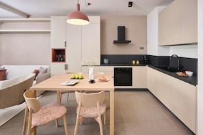 Coffres-forts dans les chambres, fer et planche à repasser