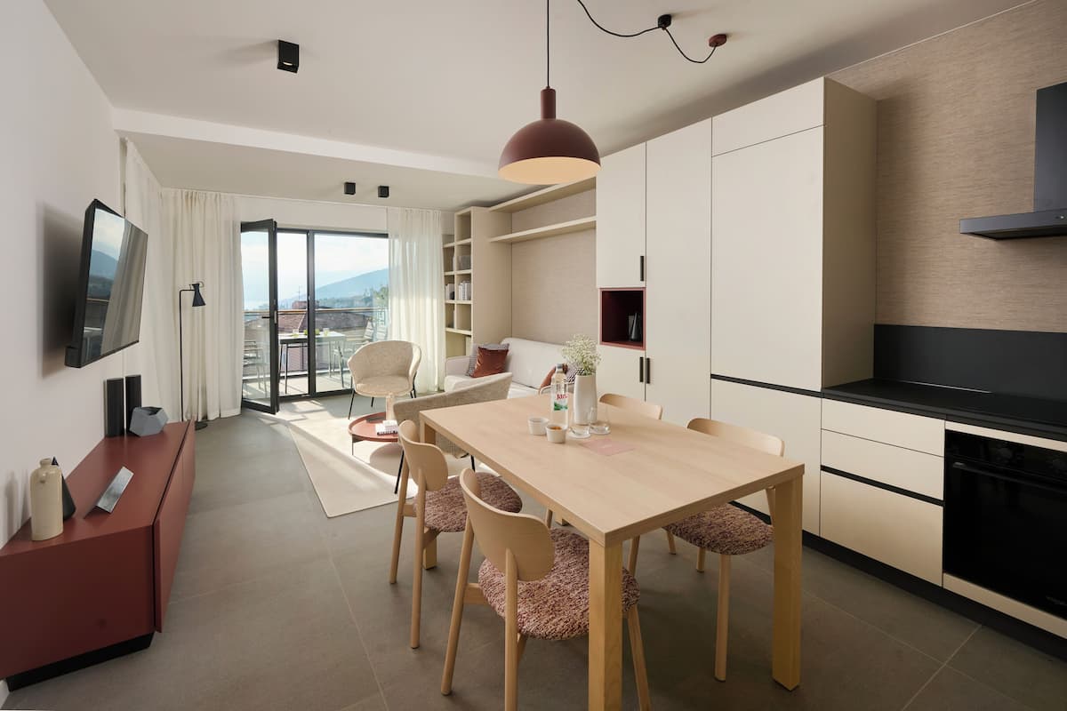 Apartment for 4 persons with sea view balcony | Coffres-forts dans les chambres, fer et planche à repasser