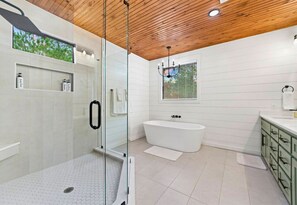 Towels - Honey Love Cabin | Hot Tub, Outdoor Fireplace, Near Broken Bow Lake (Broken Bow)