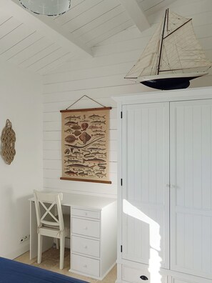 2 soveværelser, skrivebord, strygejern/strygebræt, weekendseng