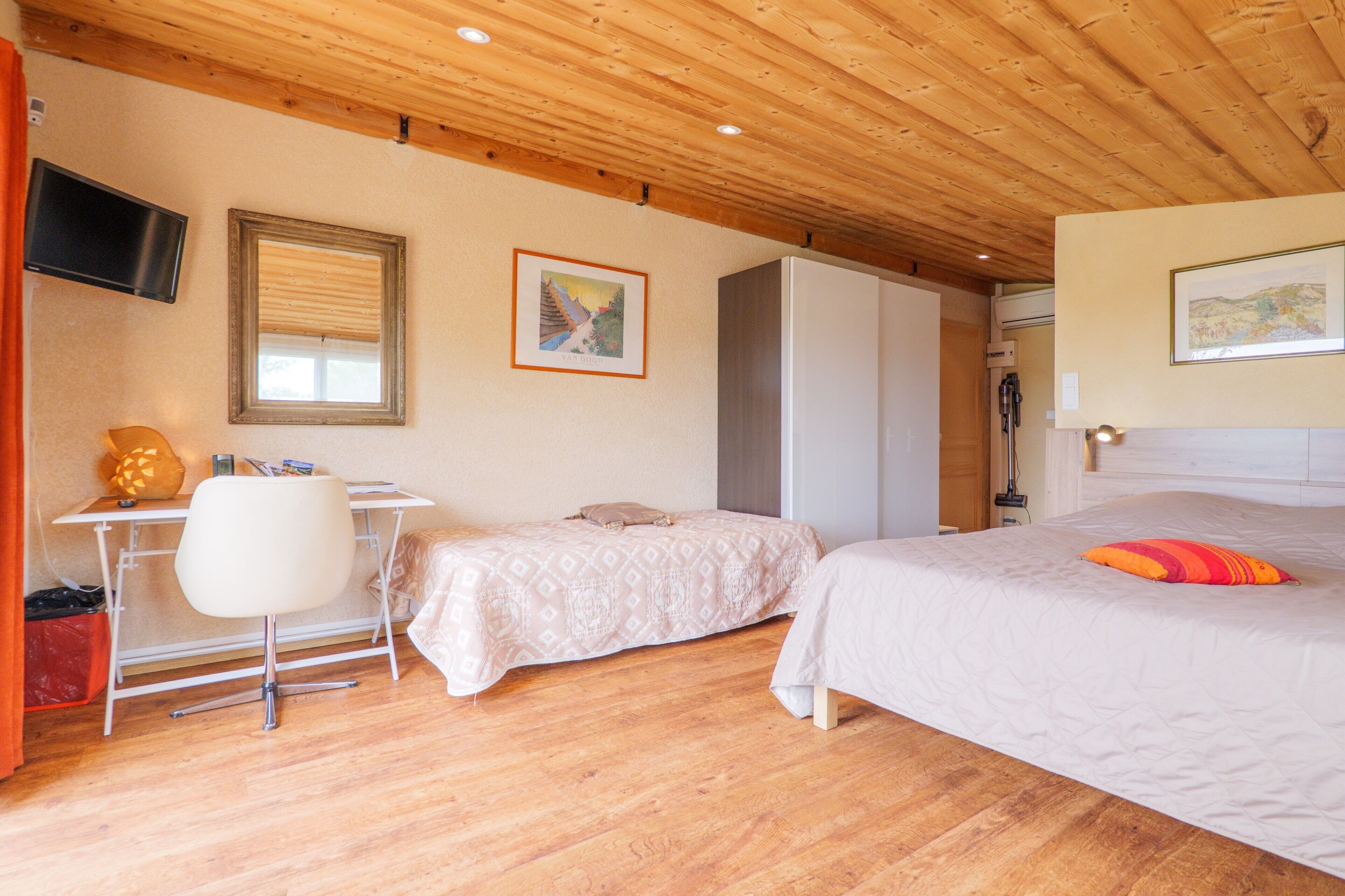 1 多间卧室、WiFi、床单