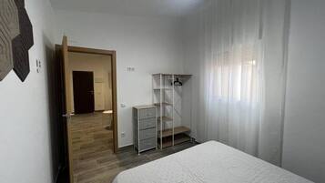 2 slaapkamers, een strijkplank/strijkijzer, wifi, beddengoed