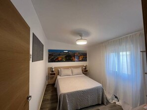 2 chambres, fer et planche à repasser, Wi-Fi, draps fournis