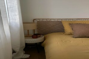 2 bedrooms, iron/ironing board, free WiFi - Stylish apartment near Tejo River (Golegã)