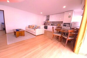 Smart TV - Caparica Apartment for 4 (Almada)