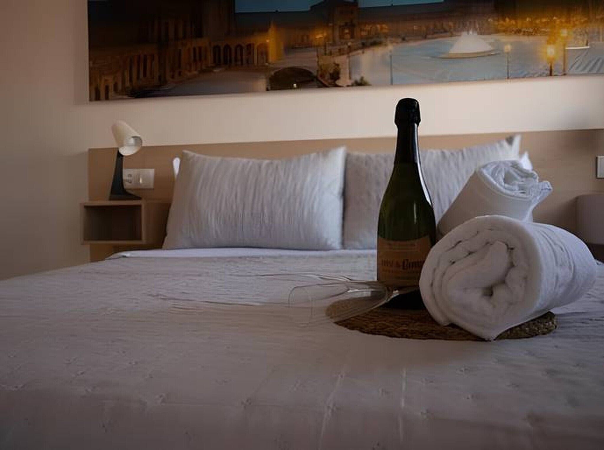 2 chambres, fer et planche à repasser, Wi-Fi, draps fournis