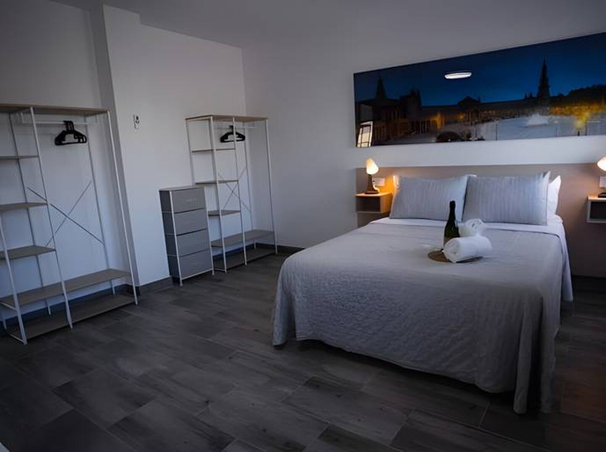 2 slaapkamers, een strijkplank/strijkijzer, wifi, beddengoed