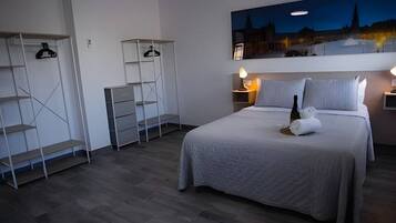 2 slaapkamers, een strijkplank/strijkijzer, wifi, beddengoed