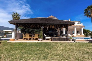 Outdoor dining - Pool - Sauna - Cinema - Hot Tub - Sleeps 10 - Pets (Benahavis)