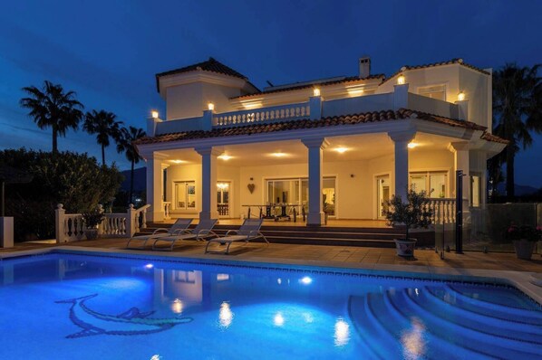 Outdoor pool - Pool - Sauna - Cinema - Hot Tub - Sleeps 10 - Pets (Benahavis)