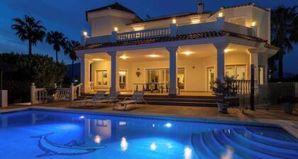 Pool - Sauna - Cinema - Hot Tub - Sleeps 10 - Pets