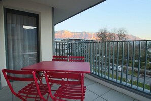 Outdoor dining - Appartement 63m² 2 chambres, parking et terrasse (Aix-les-Bains)