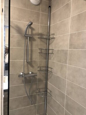 Hair dryer, towels - Appartement 63m² 2 chambres, parking et terrasse (Aix-les-Bains)