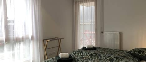 Fer et planche à repasser, Wi-Fi gratuit, draps fournis