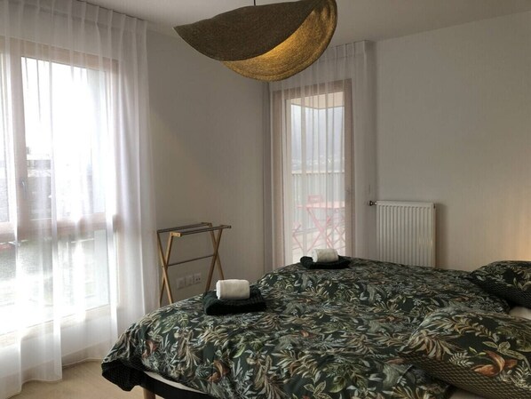 2 bedrooms, iron/ironing board, free WiFi, bed sheets - Appartement 63m² 2 chambres, parking et terrasse (Aix-les-Bains)