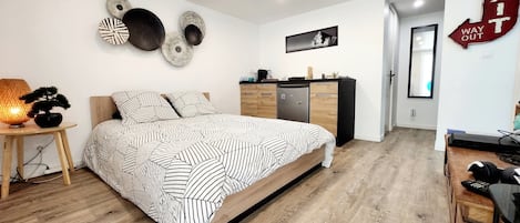 1 bedroom, iron/ironing board, travel cot, free WiFi