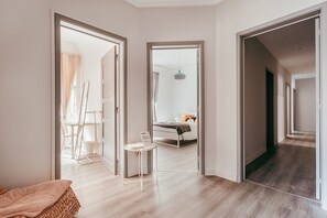 7 habitaciones, tabla de planchar con plancha y wifi gratis 