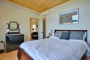 Tabla de planchar con plancha, wifi y ropa de cama 