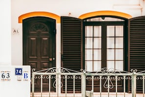Exterior detail - Beach villa in Altura for family (Altura)