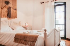 2 bedrooms, iron/ironing board, free WiFi