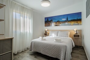 2 chambres, fer et planche à repasser, Wi-Fi, draps fournis