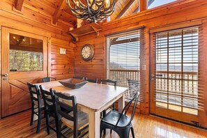 Dining - Edge of Glory Cabin | Views | Hot Tub | BBQ (Pigeon Forge)