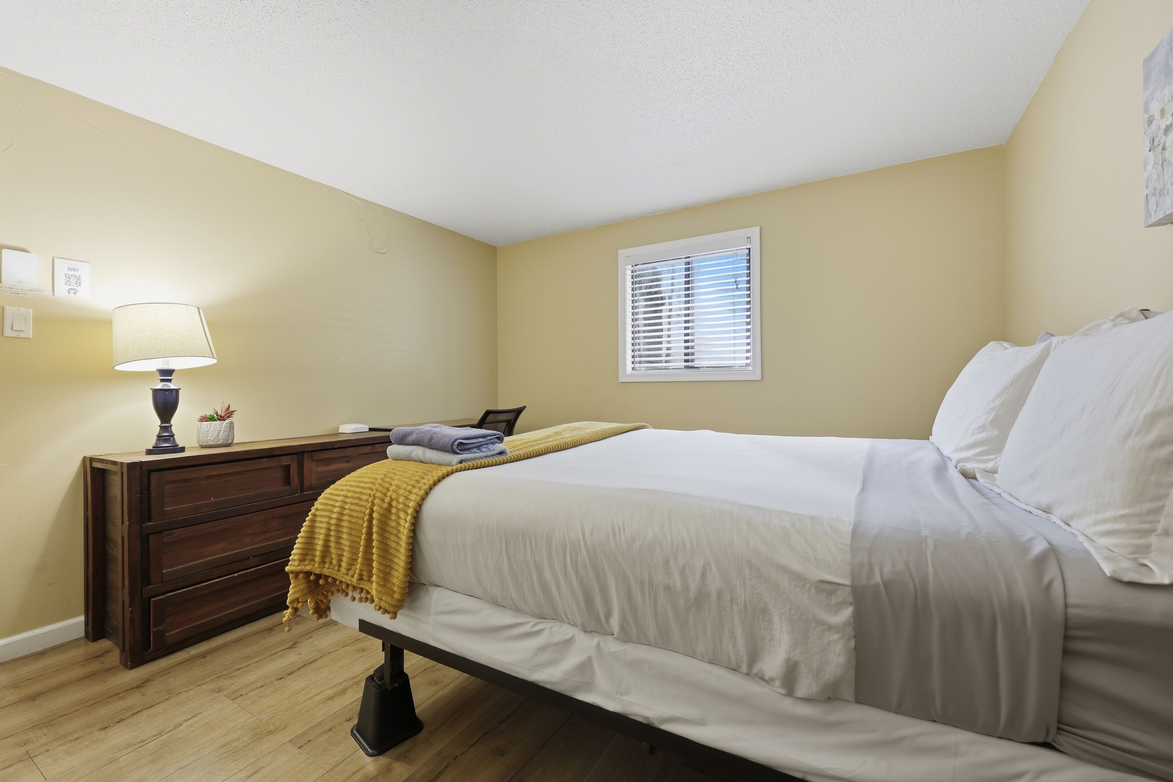 4 chambres, fer et planche à repasser, Wi-Fi, draps fournis