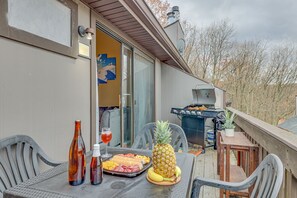 Outdoor dining - NEW! Pocono Paradise Ultimate Camelback Getaway (Tannersville)