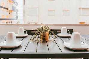 Outdoor dining - Lisbon Gem, Walk to Chiado (Armação de Pêra)