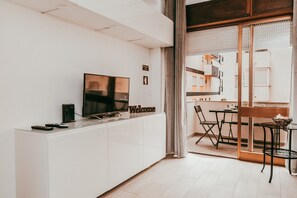 Interior - Lisbon Gem, Walk to Chiado (Armação de Pêra)