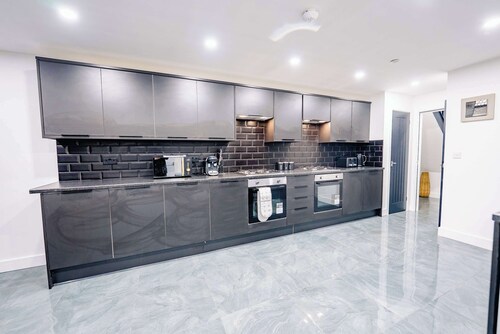 10BR 4-Bath Home – Perfect for Large Groups.