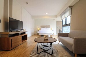 TV, offices - w* | Engaging Loft in the Heart of San Isidro (San Isidro)