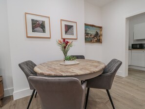 Cottage | Dining - Beachwalk Villa 1 (Whitby)