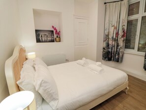 Cottage | 2 bedrooms, individually decorated, individually furnished, free WiFi - Beachwalk Villa 1 (Whitby)