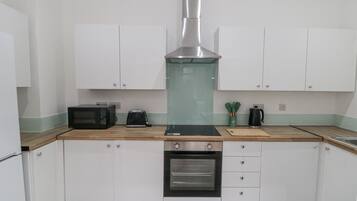 Cottage | Private kitchen | Cookware/dishes/utensils