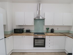 Cottage | Private kitchen | Cookware/dishes/utensils - Beachwalk Villa 1 (Whitby)